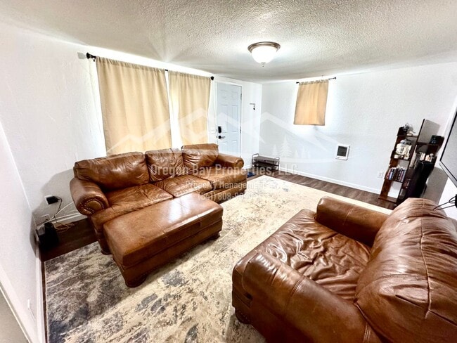 Building Photo - Bay Park Lane Duplex