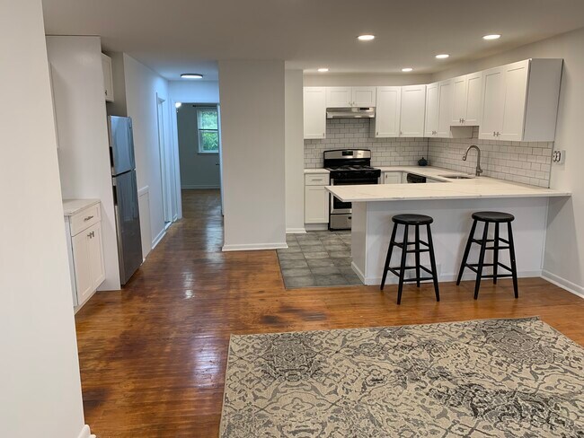 Brand new kitchen and recessed lighting - 5489 Vicaris St