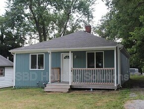 Building Photo - 1027 E Parker Ave