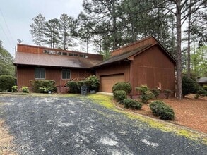 Building Photo - 220 Drumar Ct