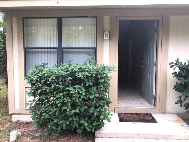 Building Photo - 217 Acorn Dr
