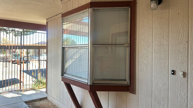 Building Photo - ONE BEDROOM ONE BATHROOM APARTMENT AVAILABLE FOR RENT !!!