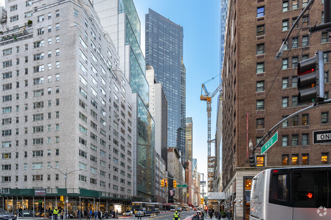 Building Photo - Metropolitan Tower