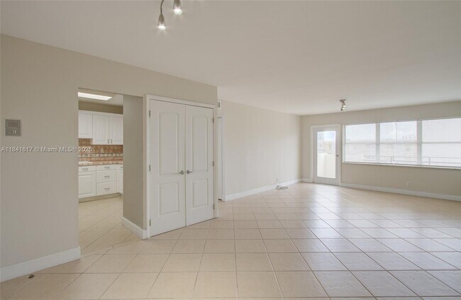 Foto del edificio - 401 Golden Isles Dr