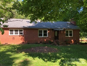 Building Photo - 2043 Dale Ave
