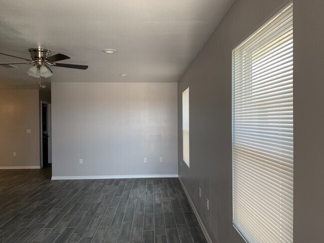 Building Photo - rf2620