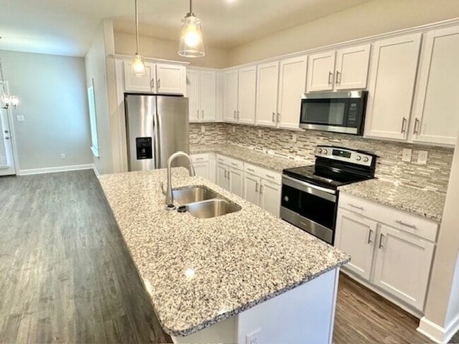 Building Photo - Now Leasing a 4-Bedroom 3 Bath Home in Som...