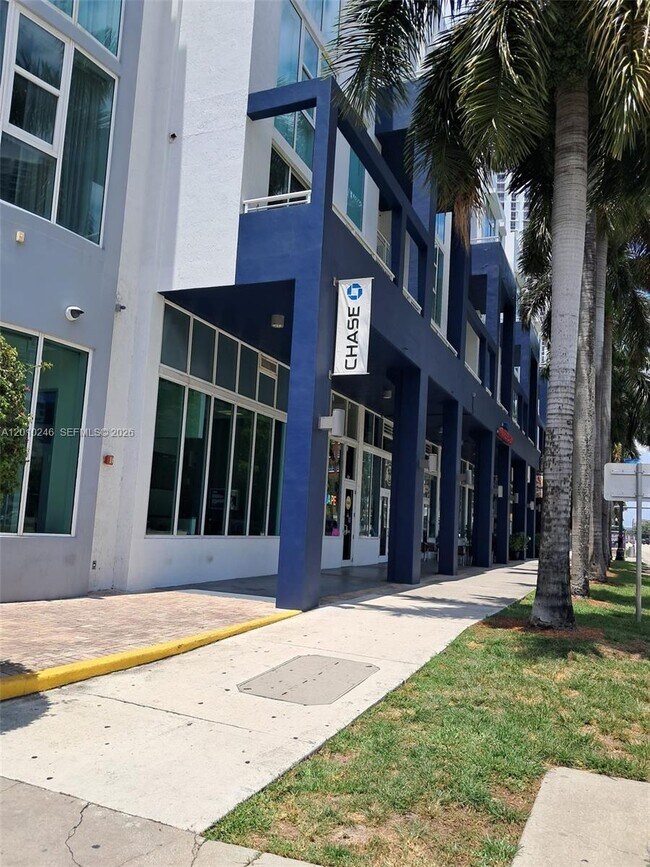 Foto del edificio - 275 NE 18th St