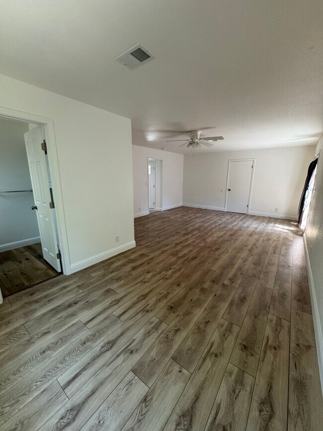 2140 Bonifacio St Unit 2140B, Concord, CA 94520 Apartments in Concord