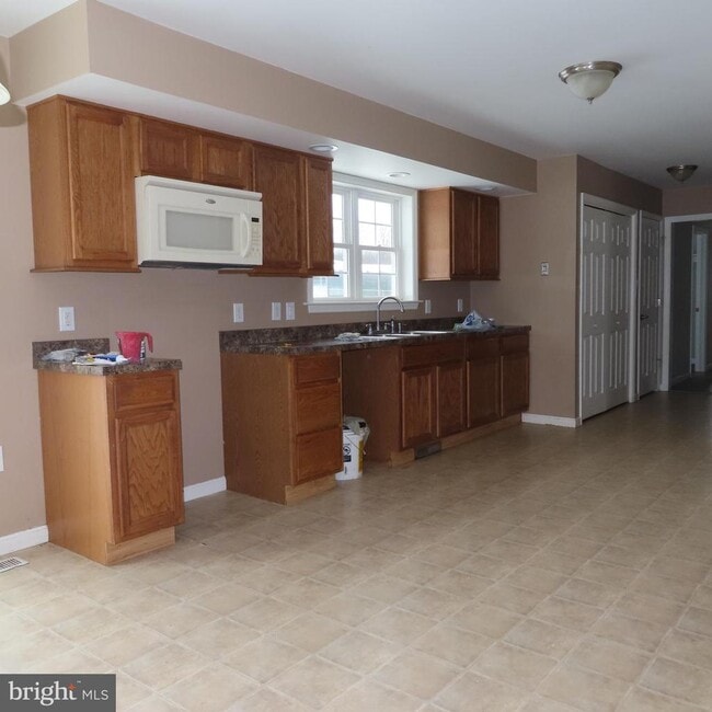 Foto del edificio - 5237 Rolling Rd