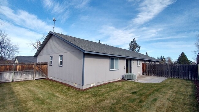Building Photo - 2820 SW Salmon Ave