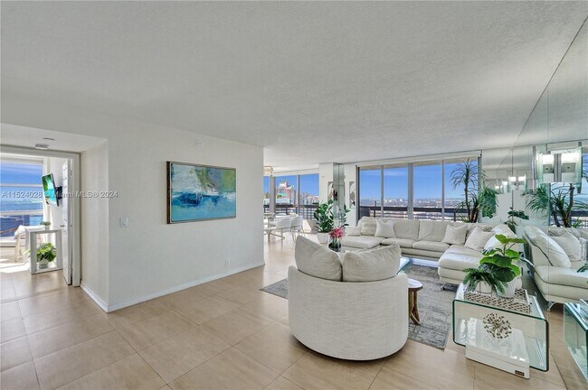 Foto del edificio - 3500 Mystic Pointe Dr