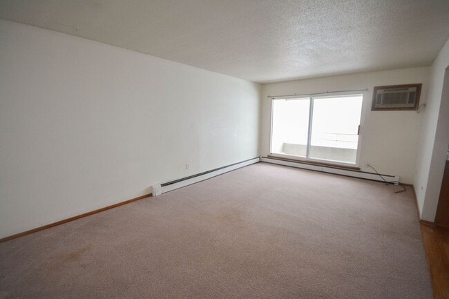 Building Photo - Rare 3bedroom Valhalla condo - basic cable & internet included!