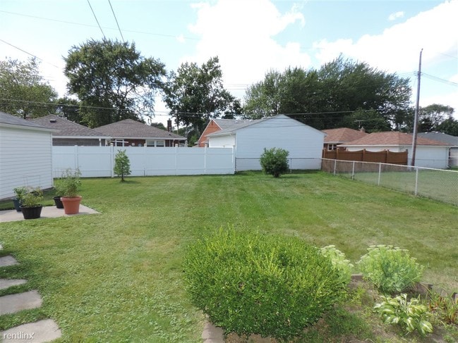 Building Photo - 26513 Jefferson Ave
