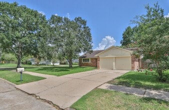 Building Photo - 501 Point Clear Dr