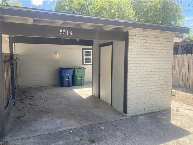 Foto del edificio - 5514 Little Creek Dr