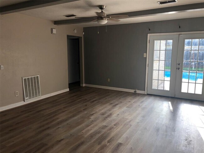 Building Photo - 15915 Cardono Ln