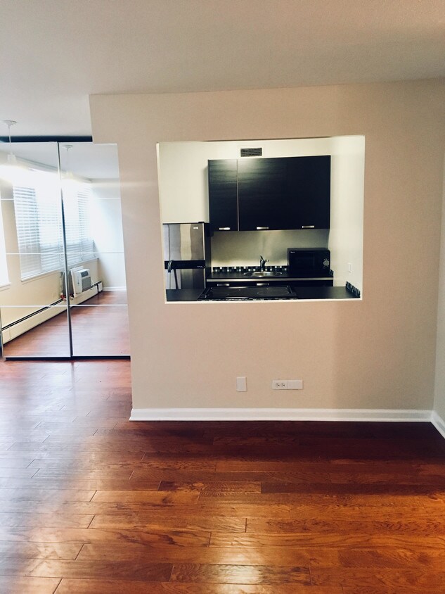 Foto principal - 6171 N Sheridan Rd