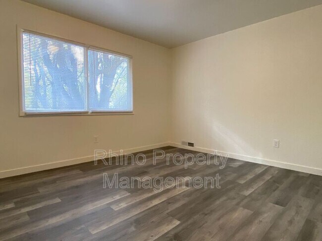 Building Photo - 1094 W 1520 N