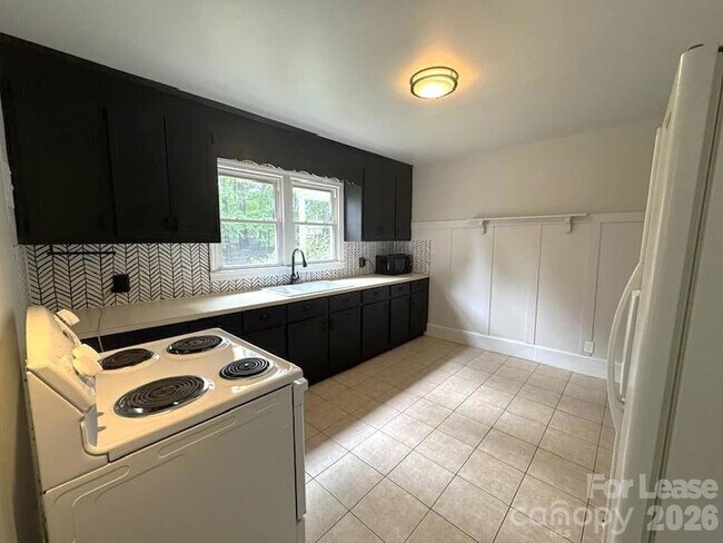 Foto del edificio - 810 Mt Holly-Huntersville Rd