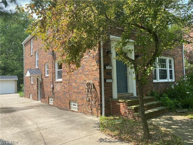 Building Photo - 2388 Ashurst Rd
