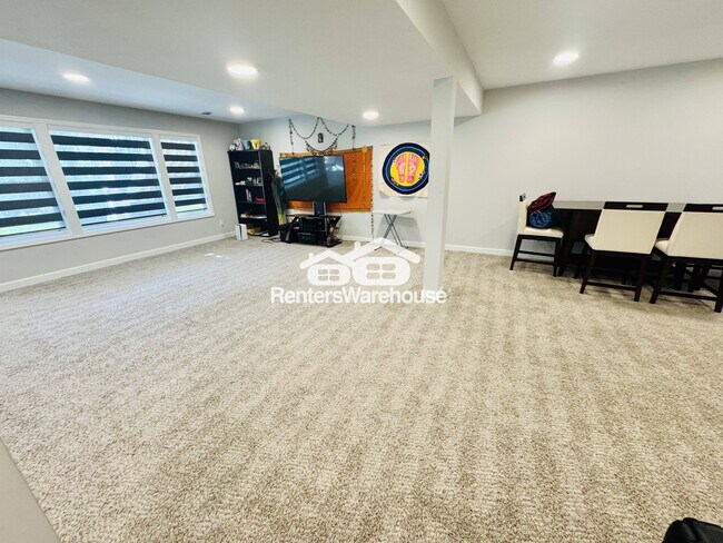 Building Photo - 17955 Headwaters Dr