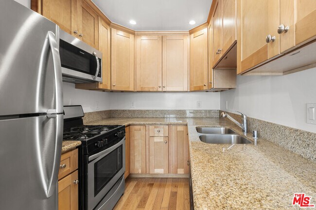 Foto del edificio - 923 N San Vicente Blvd