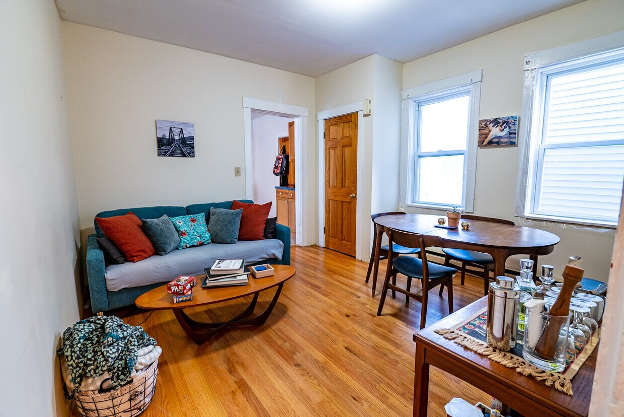 Primary Photo - 30 Hanson St