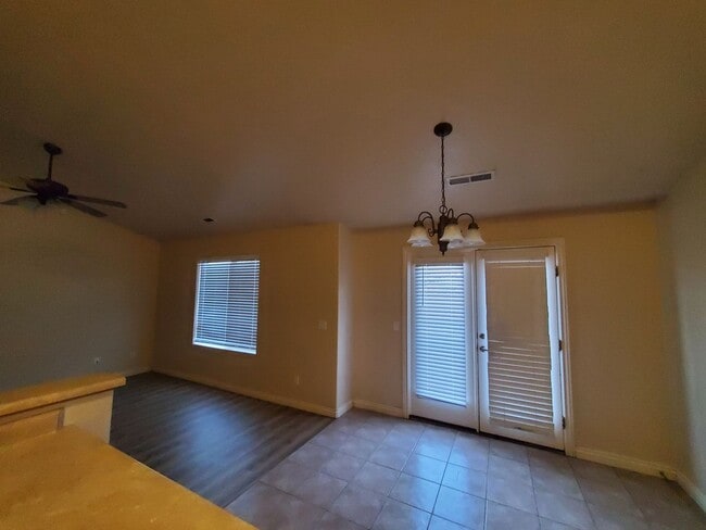 Building Photo - Northern View Subdivision Townhome