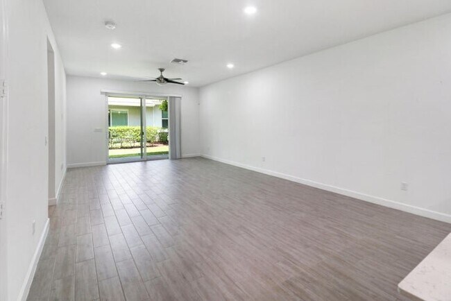Foto del edificio - 14520 Wiley Range Rd