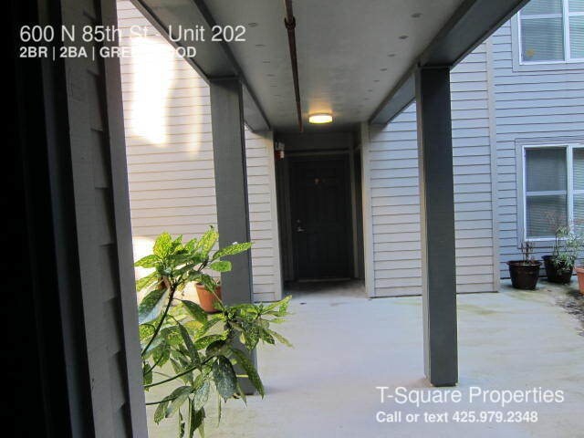 Foto del edificio - 600 N 85th St