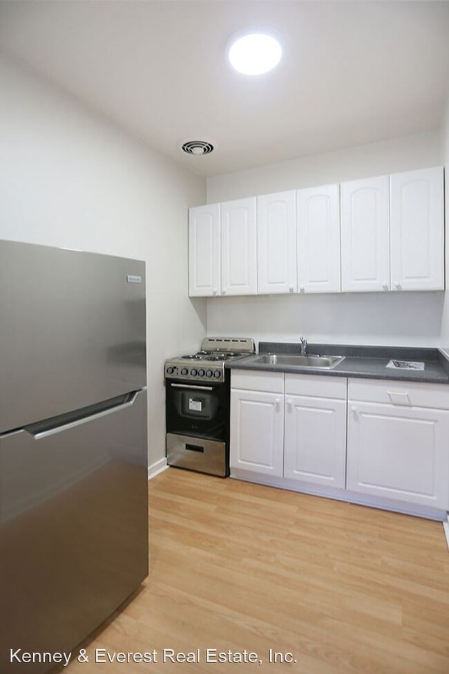 Building Photo - Studio, 1 bath House - 200 Guerrero #214
