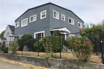 Building Photo - 817 S 11th St