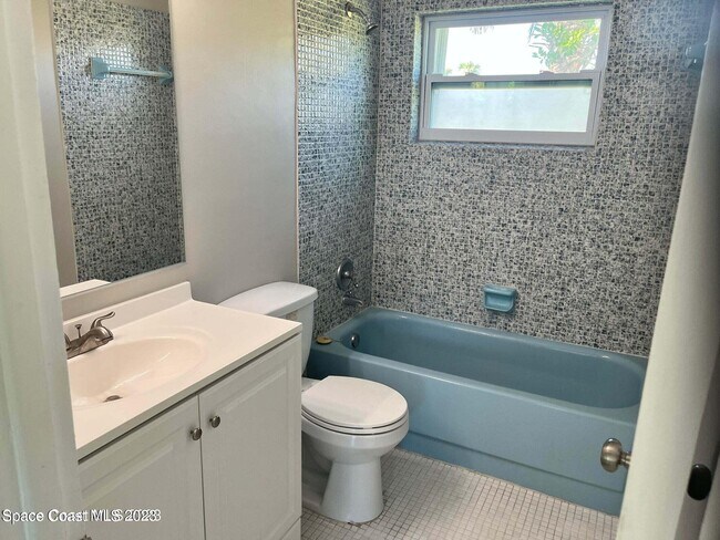 Foto del edificio - 2170 Emerald Ct