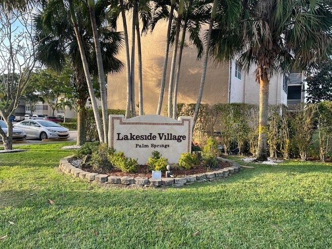 Foto del edificio - 502 Davis Rd