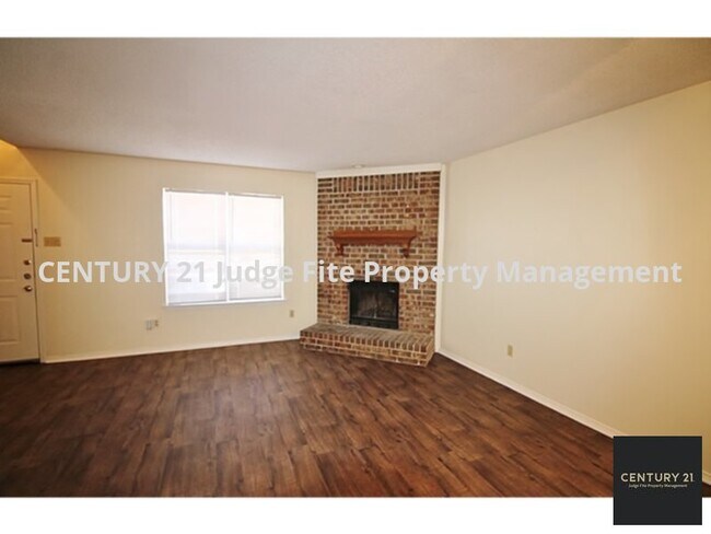 Building Photo - Lovely 2-Story 2/1.5 Townhome in Duncanvil...