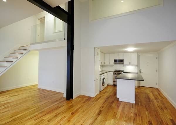 Primary Photo - 210 E 24th St