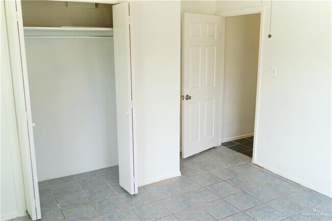 Building Photo - 514 N 7th St