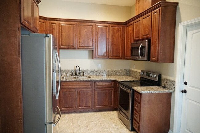 Foto del edificio - 3 Bedroom 1 Bath Duplex in Sacramento
