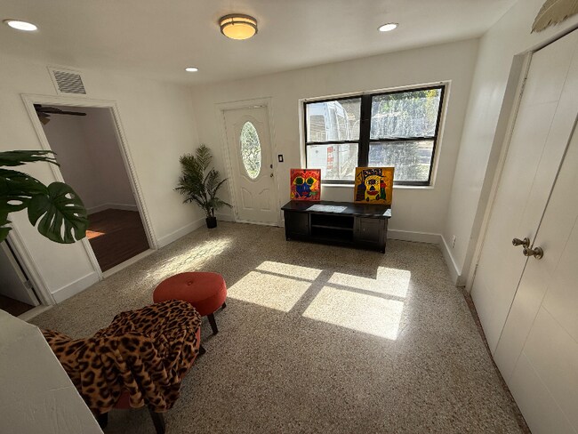 Foto del edificio - 2964 NE 13th Ave