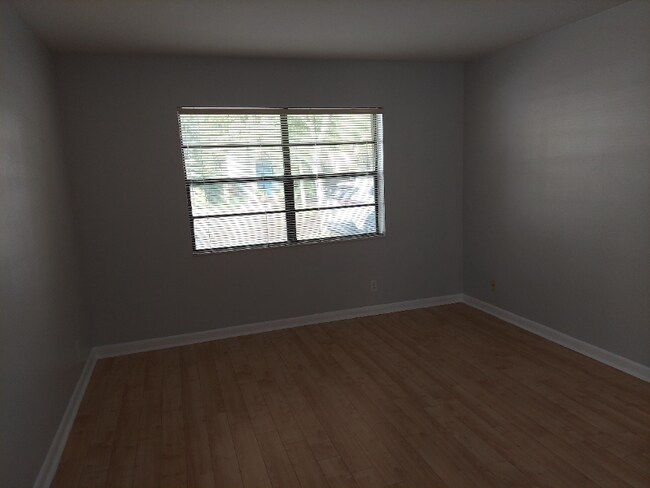Building Photo - 435 Canal Point S