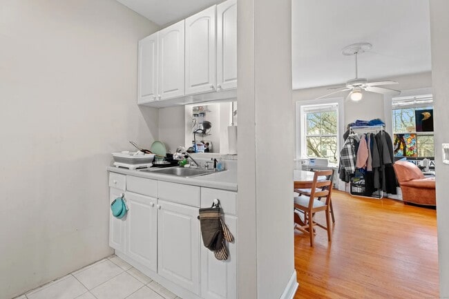 Building Photo - 275 Dwight St