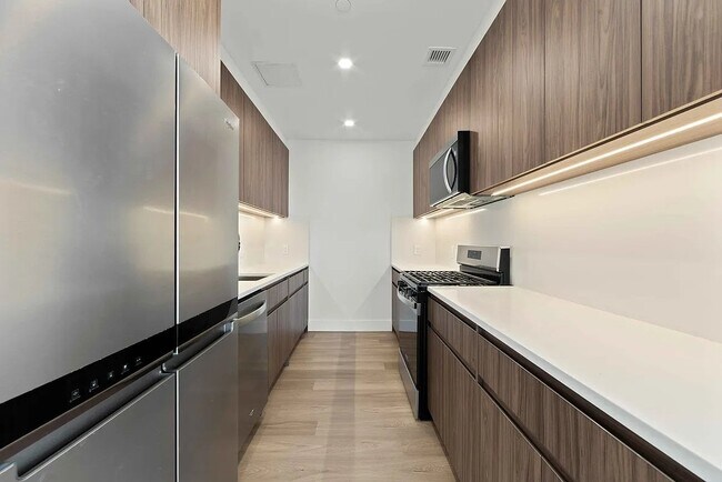 Foto del edificio - 45-10 215th Pl