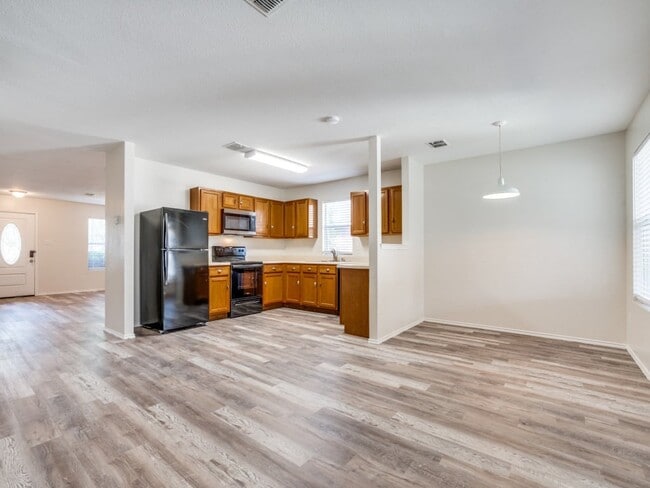 Building Photo - 725 Lovern St