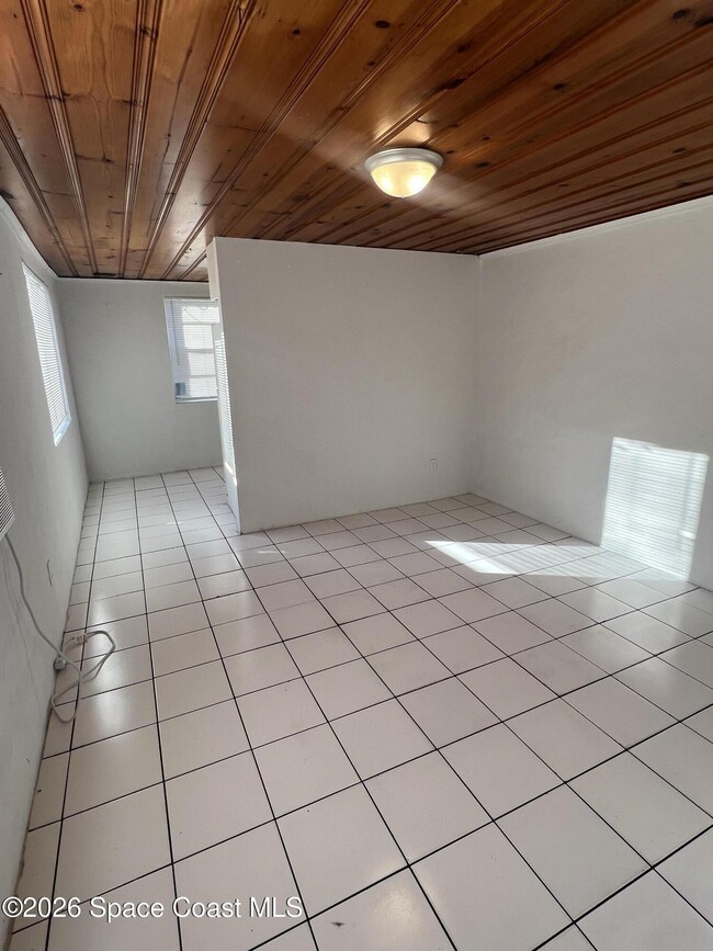 Building Photo - 441 Vickers St