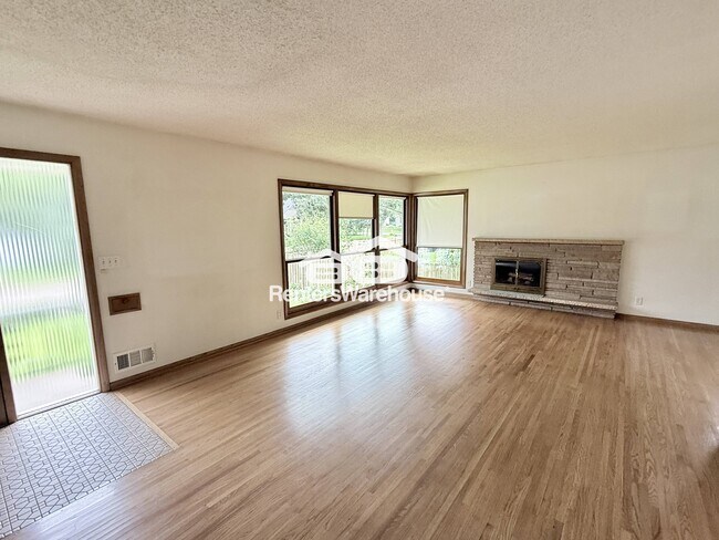 Foto del edificio - 3813 W 60th St