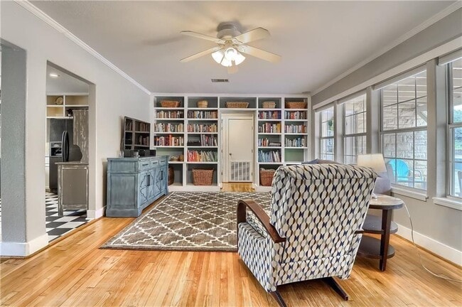 Building Photo - 1504 Hillmont St