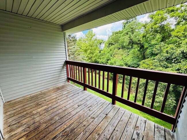 Building Photo - 403L Berryfield Lane