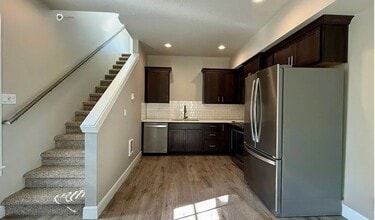 Building Photo - 1058 NE Regan Hill Loop