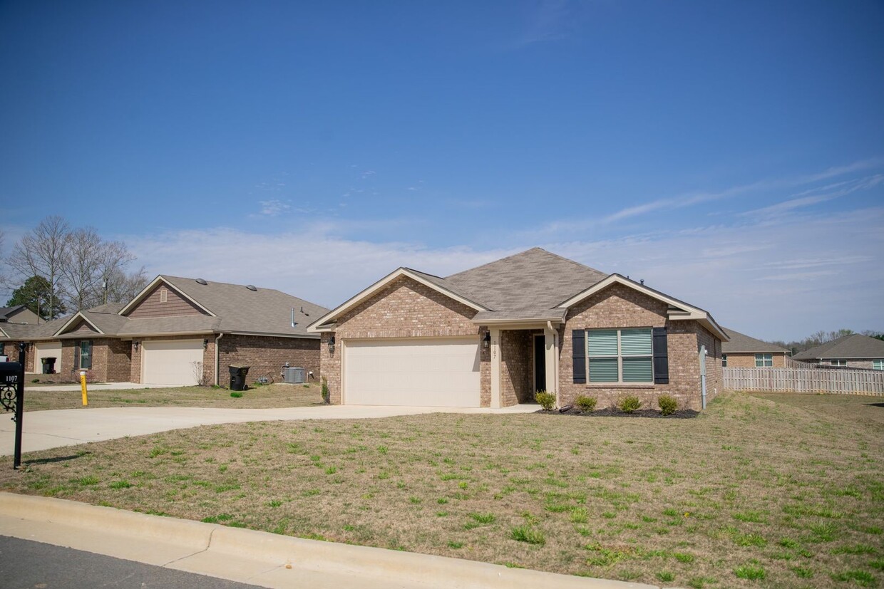 Foto principal - Cullman City Schools - Three bedroom Two b...